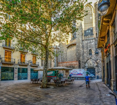 Gothic Quarter, El Born and Sagrada Familia Private Tour