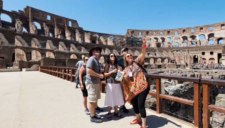 Colosseum Small Group with Arena fast track Entrance & tour of Roman Forum & Palatine