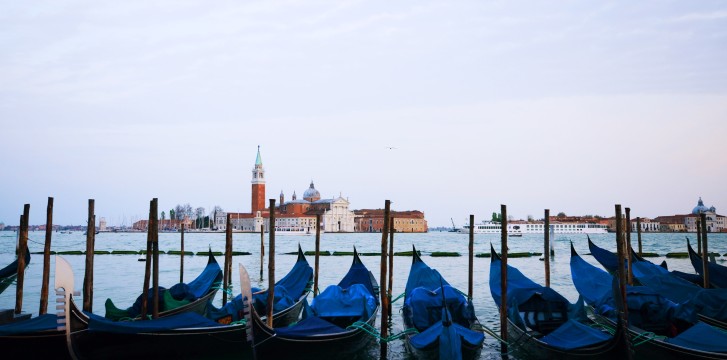 Venetian Gondola: 8 secrets you should know about Venice symbol