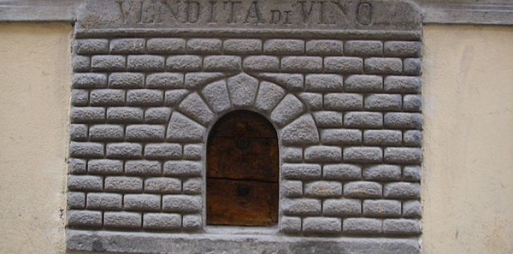 Discover an ancient tradition in Florence: the wine windows