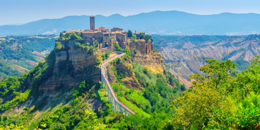 Discover Civita di Bagnoregio: the dying town