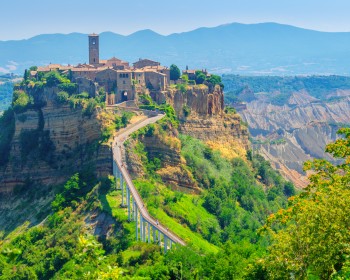 Discover Civita di Bagnoregio: the dying town