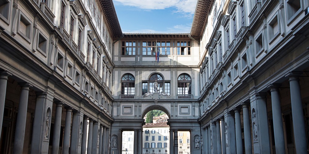 Galería de los Uffizi en el Corredor de Florencia y Vasari
